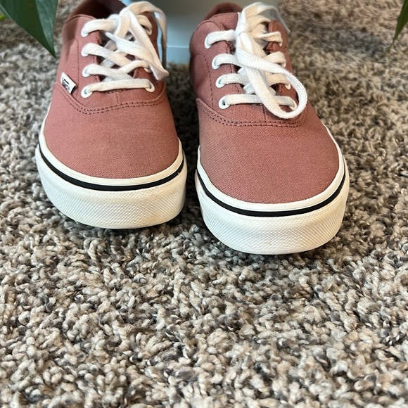 Vans - Picture 7 of 9